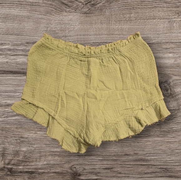 NWOT POL High Waist Light Green Ruffle Shorts - Picture 2 of 3